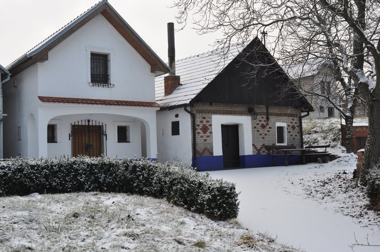 Martinské Šidleny 14.11.2026 - Otevřené sklepy v Miloticích u Kyjova, areál sklepů u Šidlen, čítá na 250 vinných sklepů. Otevřeno bývá okolo 30 sklepů místních vinařů. K ochutnání budou jak první letošní mladá vína tak i vína starších ročníků a skvělé místní pochutiny